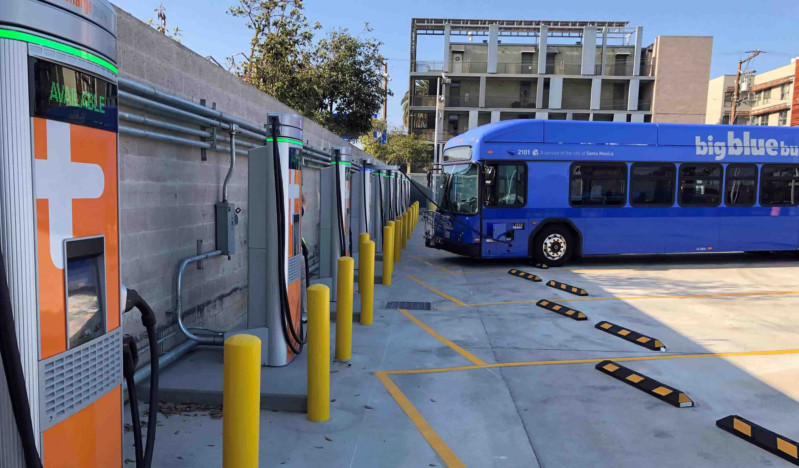How does a transit agency roll out a battery electric bus fleet? Here are the steps